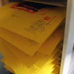 "Hands Up" impression artisanale de 7 estampes en sérigraphie 3 couleurs, tirage limité par Hyperactivity Rocks 2016