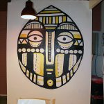 "Oro Nero", Peinture inspirée des arts premiers, masque africain, décoration restaurant africain DNM, Nancy, par Hyperactivity rocks 2016