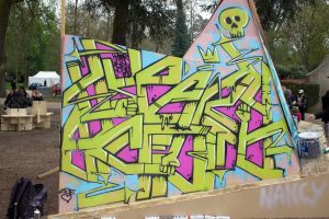 Peinture graffiti réalisée en live lors du Chill Up Festival à la Pépinière de Nancy par Hyperactivity Rocks, 2016