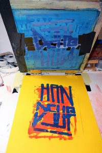 "Hands Up" impression artisanale de 7 estampes en sérigraphie 3 couleurs, tirage limité par Hyperactivity Rocks 2016