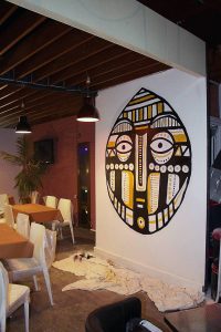 "Oro Nero", Peinture inspirée des arts premiers, masque africain, décoration restaurant africain DNM, Nancy, par Hyperactivity rocks 2016