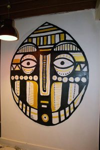 "Oro Nero", Peinture inspirée des arts premiers, masque africain, décoration restaurant africain DNM, Nancy, par Hyperactivity rocks 2016