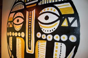 "Oro Nero", Peinture inspirée des arts premiers, masque africain, décoration restaurant africain DNM, Nancy, par Hyperactivity rocks 2016