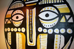 "Oro Nero", Peinture inspirée des arts premiers, masque africain, décoration restaurant africain DNM, Nancy, par Hyperactivity rocks 2016